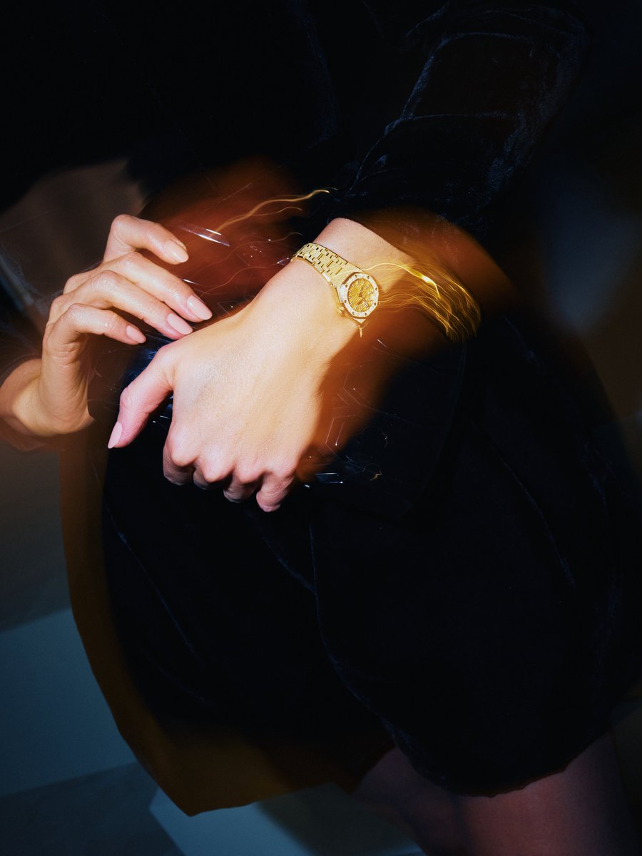 NancyAjram's tweet photo. An evening celebrating the savoir-faire behind every second. Delighted to join #AudemarsPiguet in Paris. 
@AudemarsPiguet https://t.co/7qqwPslII2