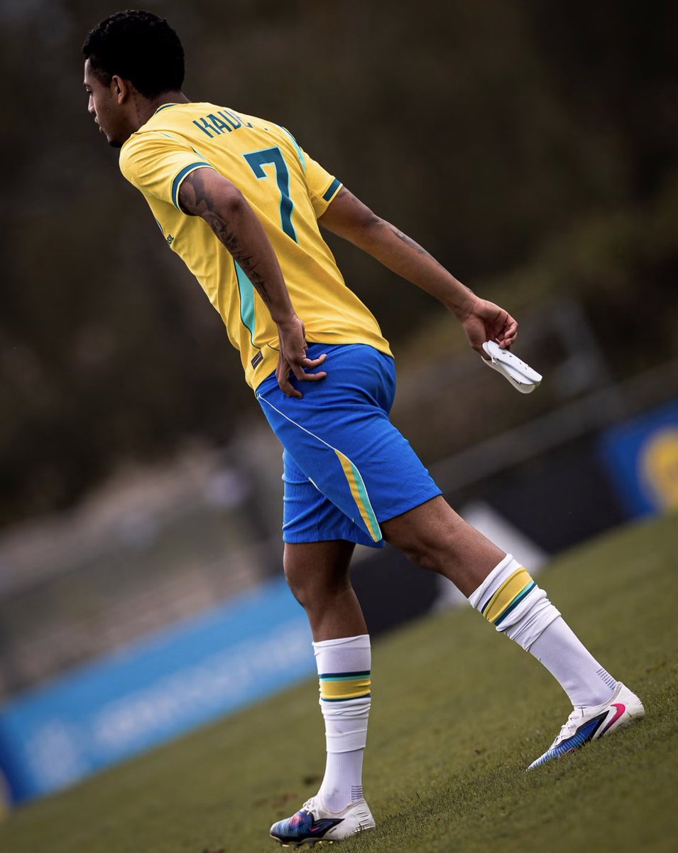 voudebahea's tweet photo. 🚨🇧🇷 Kauê Furquim (17) no Torneio da Amizade UEFA:

4 jogos;
4 gols.

Nossa joia. 💎 https://t.co/5KuX1ooJ2v