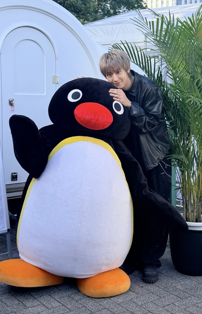 EXO_NEWS_JP's tweet photo. #anation2026
ピングーと🐧🍒

#CHANYEOL #EXO #weareoneEXO
#anation #a_nation
@pingu_jpn https://t.co/uNqbMgTGhf