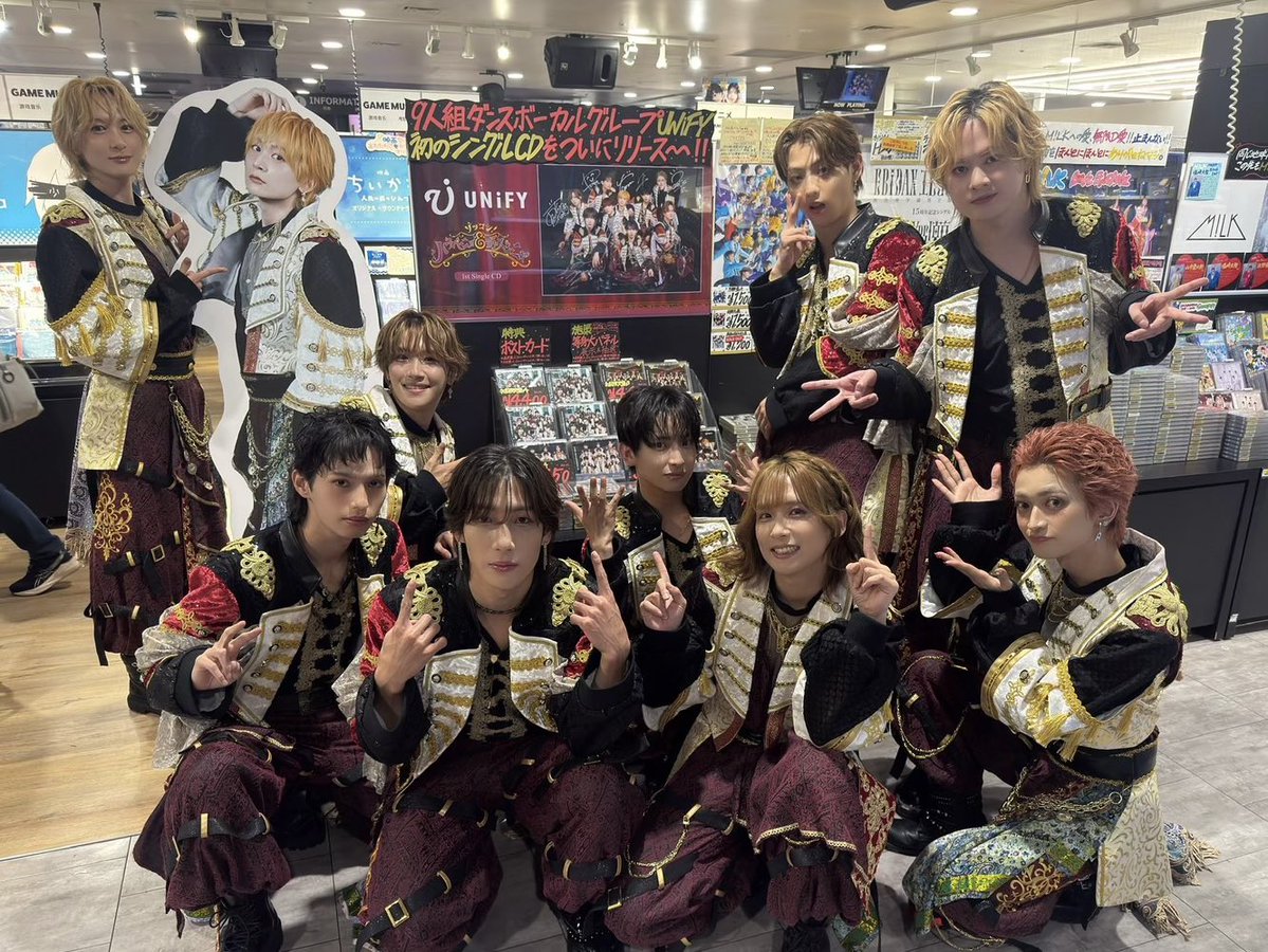 UNiFY0601's tweet photo. #UNiFY 1st Single CD
『ゾッコン！ハラペーニョ＆ジャスミーニャ』
リリイベ in タワーレコード渋谷店🏙

お越しいただきありがとうございました✨️
記念すべき発売日をたくさんのuuと過ごせたこと嬉しく思います‼️🌶

次は10/8(木)池袋サンシャインシティ
噴水広場にてお待ちしてます！⛲️

🔗https://t.co/F7CIOzdaiT

#ゾッコンハラペーニョ #uu