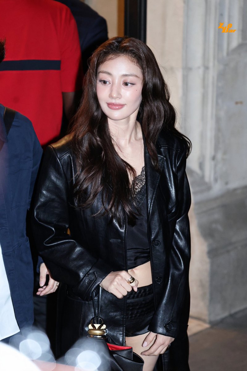 ChinaJihyoBar's tweet photo. 261002
Jolie Jihyo

JIHYO FOR PARIS FASHION WEEK
#ChristianLouboutinSS27xJIHYO
#JIHYO @LouboutinWorld https://t.co/kybqxmvf7k