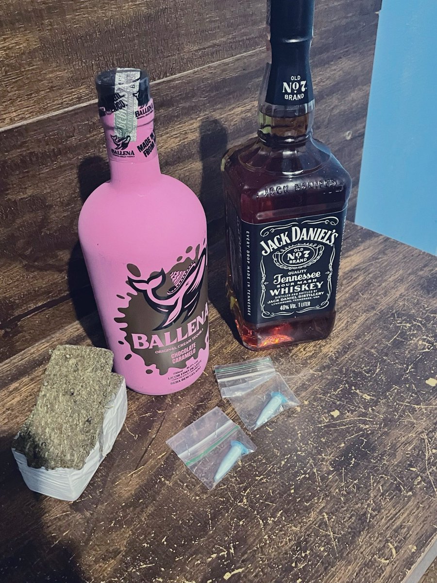 vzhelenn tweet picture