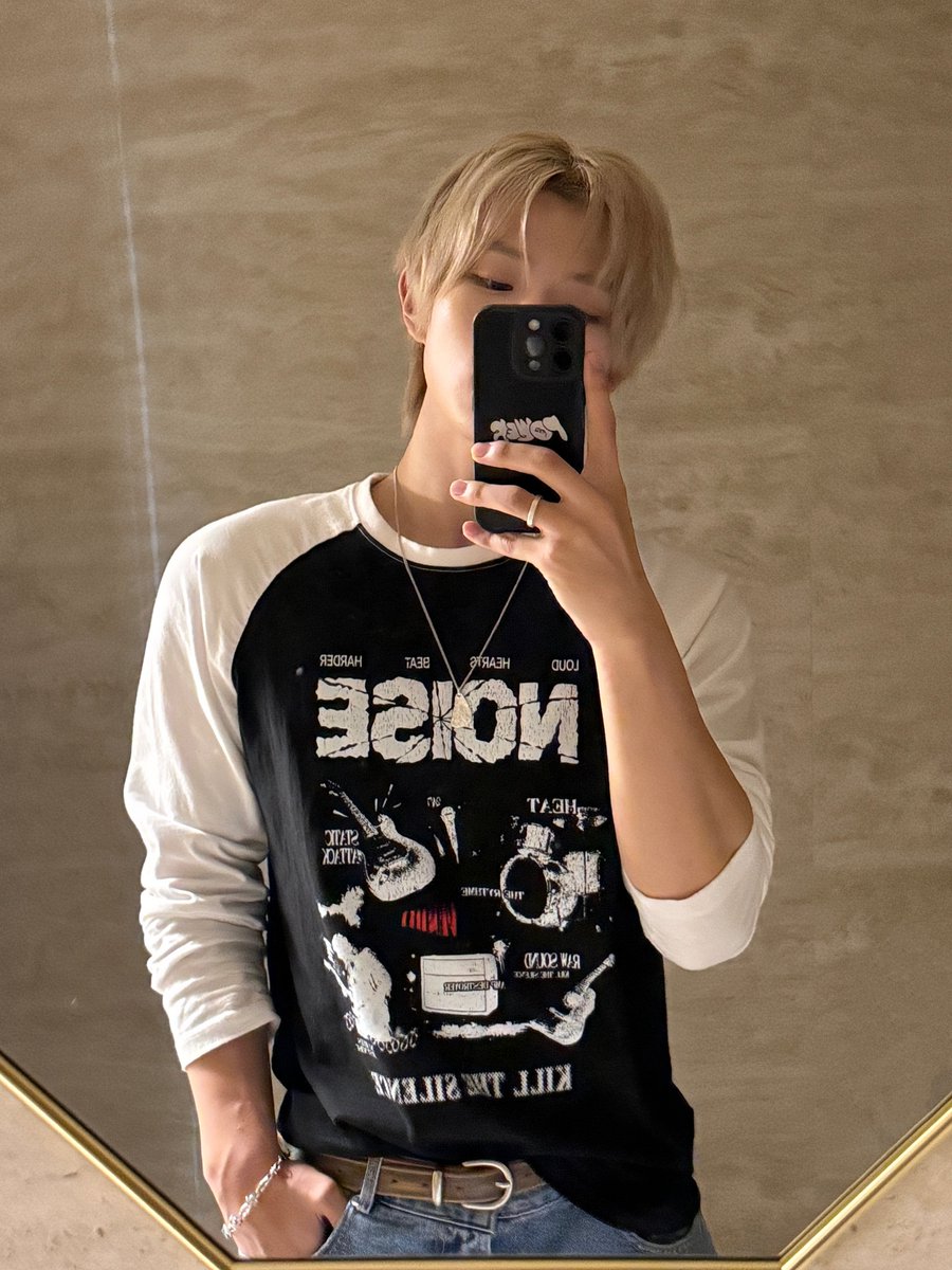 POW_grid's tweet photo. [#JUNGBIN]
토요일 밤에~🤍
#POW #파우 #정빈 https://t.co/qZnFV5Fu72