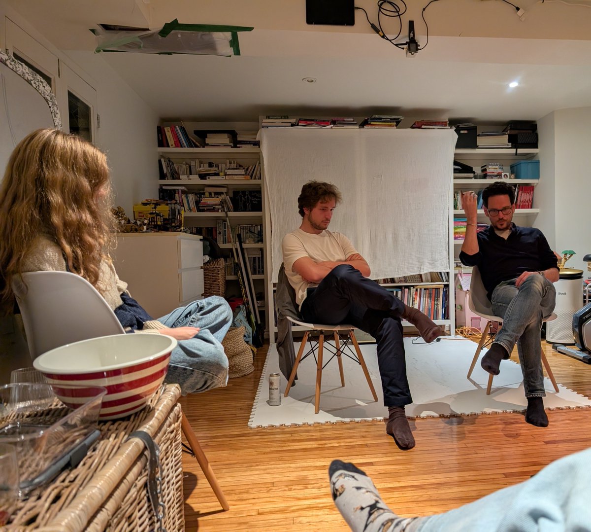 ssphinxe's tweet photo. I started hosting a casual humanities salon in Montreal. 

We meet weekly to discuss short texts from varying traditions, screen movies, do album listen-throughs. I'm currently running it in French but if I get Anglos I'll make it bilingual. 

DM me if you'd like to join! https://t.co/EQUx6mSDgb