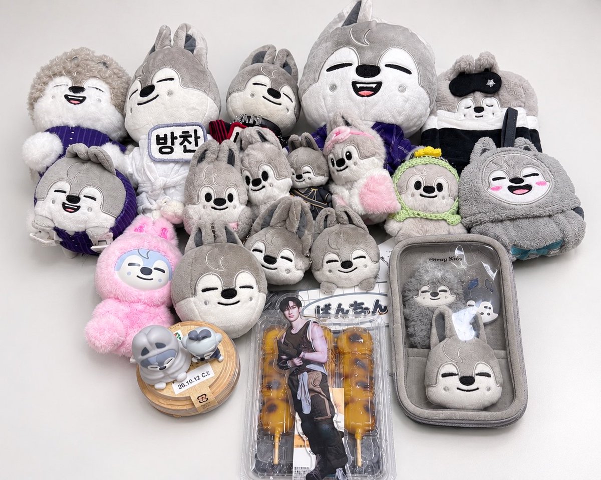 _channie_9791's tweet photo. Mission Complete✨️
家中のウルフチャン集合wwwww
それとジャイアントバンチャン🫶🫶
プリンとみたらし団子一緒に食べたら美味い😋
#HappyBangChanDay
#스테이의_영원한_자부심_방찬
#BangChanEmpireOfTalent
#StrayKids #스트레이키즈
#방찬 #BangChan https://t.co/XxGt3aB6tp