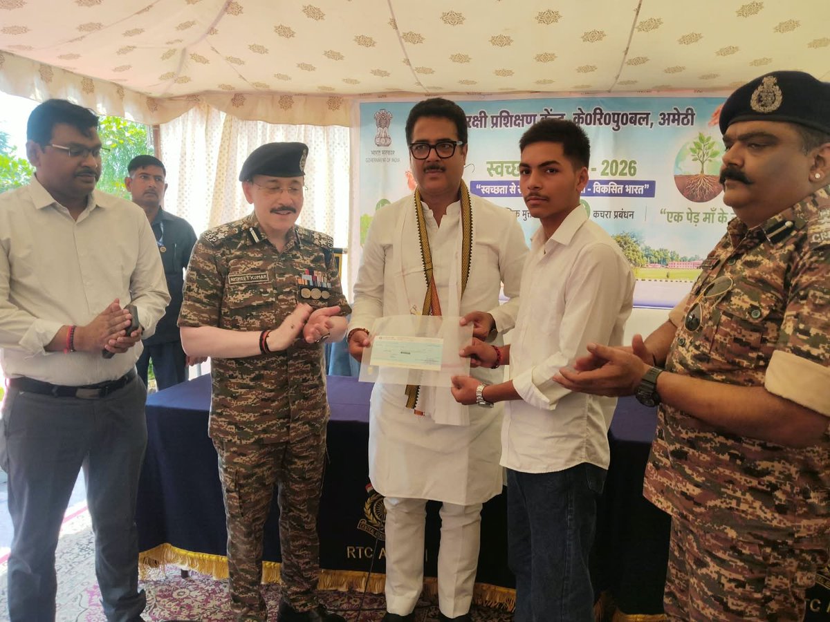 RTCAMETHI's tweet photo. Aayush Mishra,Class 10,JIC Kohdaur, winner of Online Competition “Apni CRPF Ko Jane”,felicitated with ₹5,000 cheque by Shri Rakesh Pratap Singh,Hon’ble MLA,Gauriganj, and Dr. Nisheet Kumar, DIG, CRPF. https://t.co/015I8ebx2R