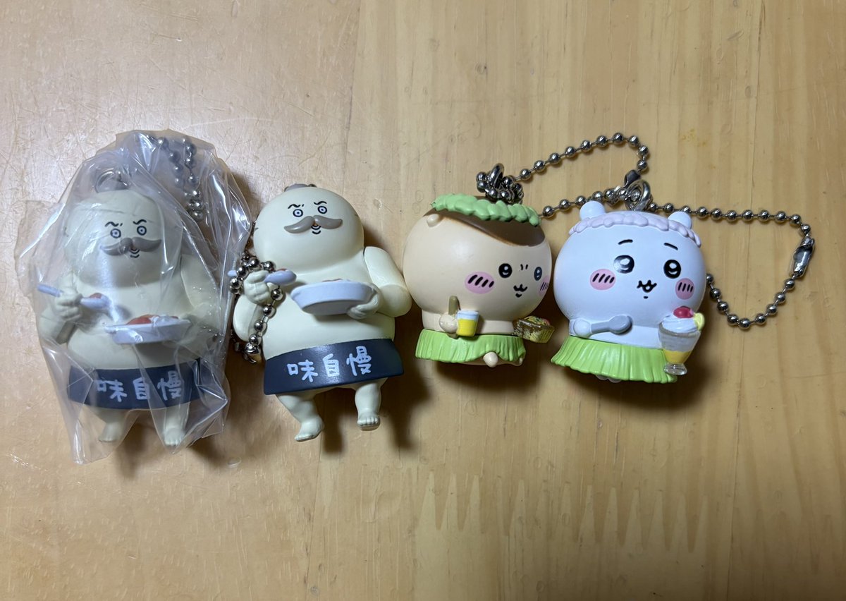 d74xuf17's tweet photo. たべものマスコットのガチャガチャやっと引けた😭
ずっと探してたけど無くて、今日ガチャガチャ見に行ったら入荷してた😳
推しのモモンガが出なかったし、島二郎被ったけど、引けただけで大満足☺️

#たべものいっぱいマスコット https://t.co/QDfB9gG7Zj