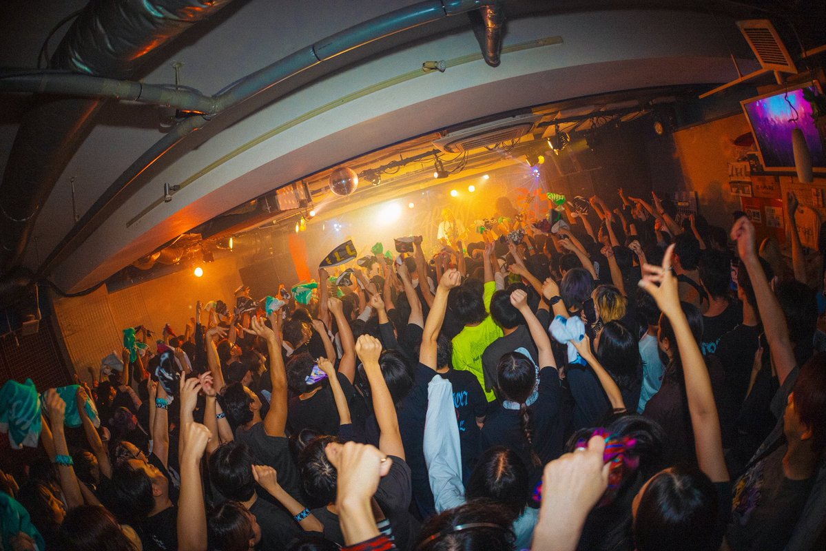 EarthistsJP's tweet photo. ⛓️🖤LIVE PHOTO🖤⛓️

Earthists. ONEMAN TOUR 2026
"HYPERNOVA"

10月3日(土) at OSAKA PANGEA

THANK YOU SOLD OUT!!!

Photo by @oct_osawa51 

ファイナル東京のチケットはこちら▼
https://t.co/hZLMbui4Lz https://t.co/blMm9YXlJz