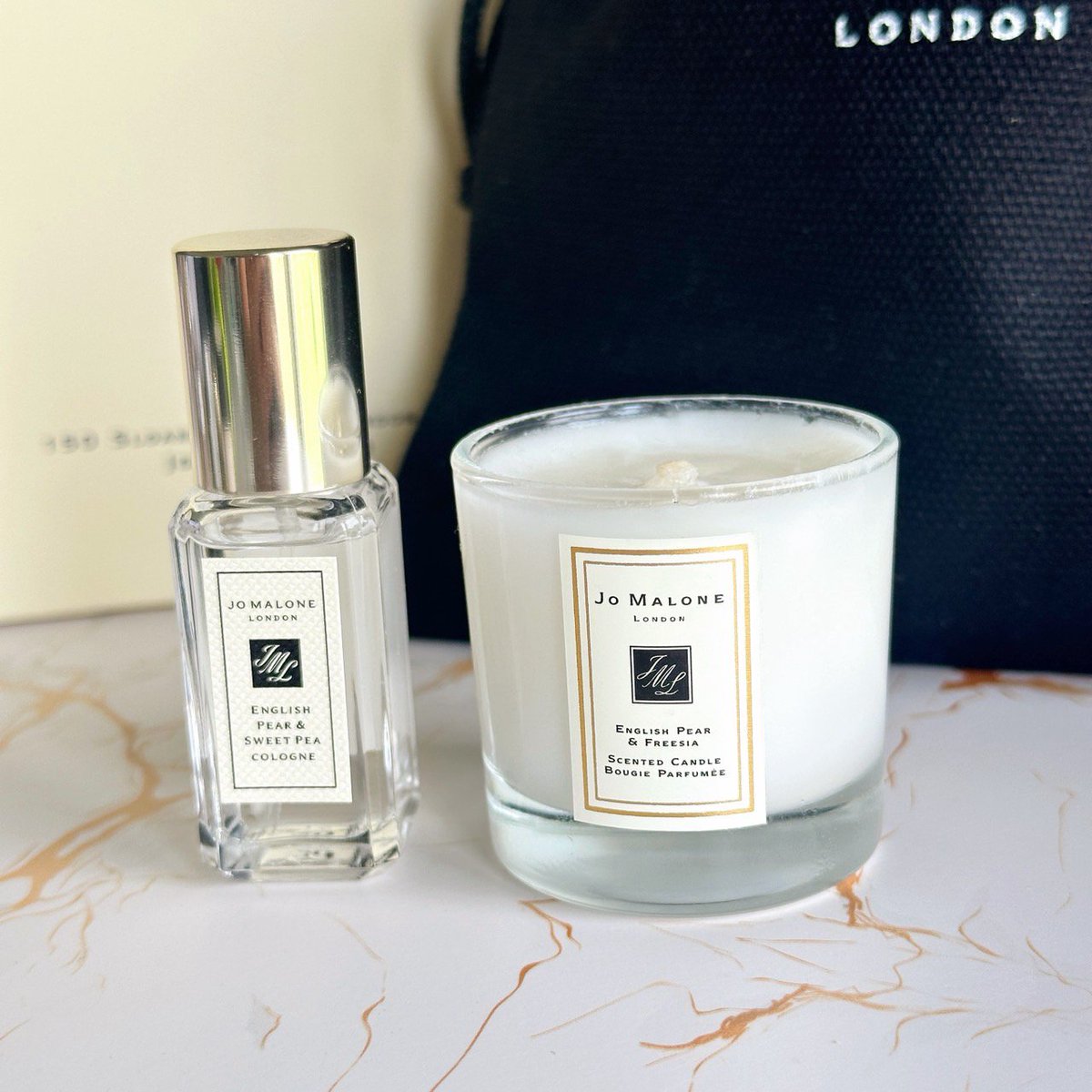 Fon_srlk's tweet photo. พร้อมส่ง

Jo Malone London Set 3 Pcs. ( น้ำหอมมินิ + เทียน + ถุงผ้าสีดำ )

💕 เซ็ทละ 1,090฿

💕 รับถุง + 100฿ 

🍃 English Pear &amp; Sweet Pea 9 ml 
🍃 English Pear &amp; Freesia Candle 3 ml https://t.co/cbZJIBQLPk