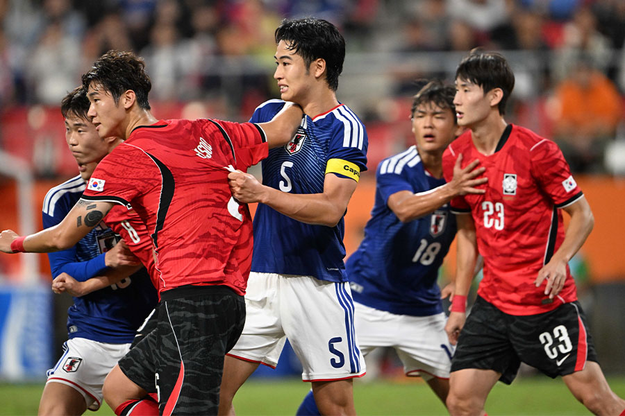 livedoornews's tweet photo. 【アジア大会】サッカーU-21日本代表、韓国に敗れ銀メダル
https://t.co/0fYD2gqOsX

U-21日本代表は、決勝でU-23韓国代表と対戦と対戦。自国開催で決勝はチケット完売となり、今まで以上に優勝の期待が高まったが、韓国に0ー1で競り負けて4大会ぶりの優勝にはあと一歩届かなかった。 https://t.co/iP8tkw4KVM