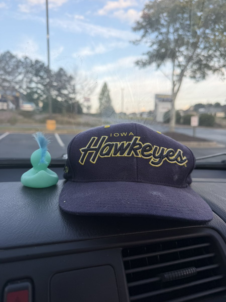 LDrewit's tweet photo. Day 40 of posting my work hat! #buffslife #letsdrewthis #collegegameday #GoHawkeyes #IowaCity #HBAM https://t.co/FMtrcDGOdI