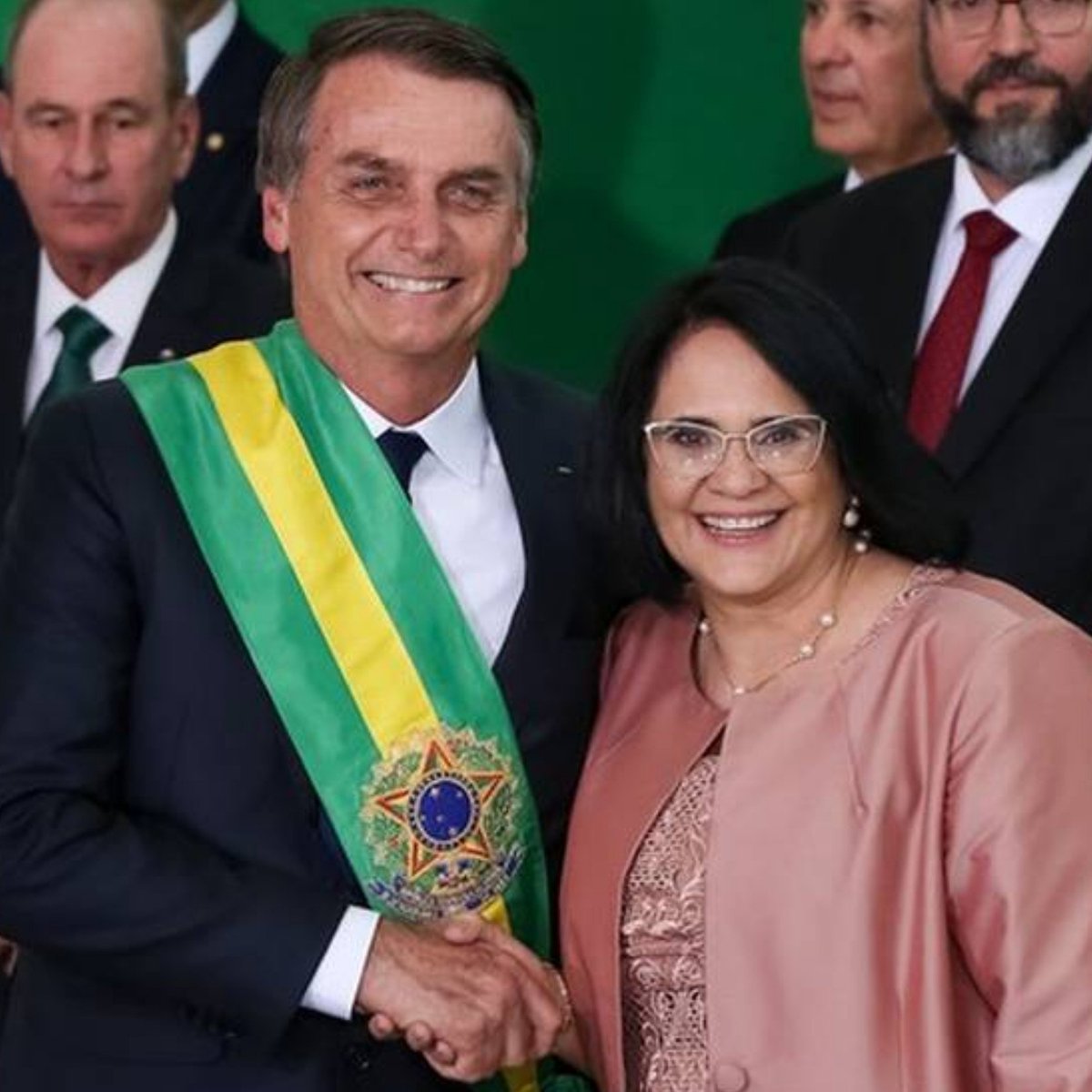 updatecharts's tweet photo. EITA! Damares afirma que se NÃO GANHAREM as Eleições, Jair Bolsonaro “vai m0rrer” na cadeia. https://t.co/s76m1KqObm