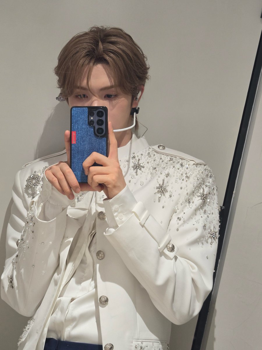 TWS__YOUNGJAE's tweet photo. 오랜만이에요 

#TWS #투어스  #トゥアス  
#YOUNGJAE #영재 #ヨンジェ https://t.co/YilPUFKQPW
