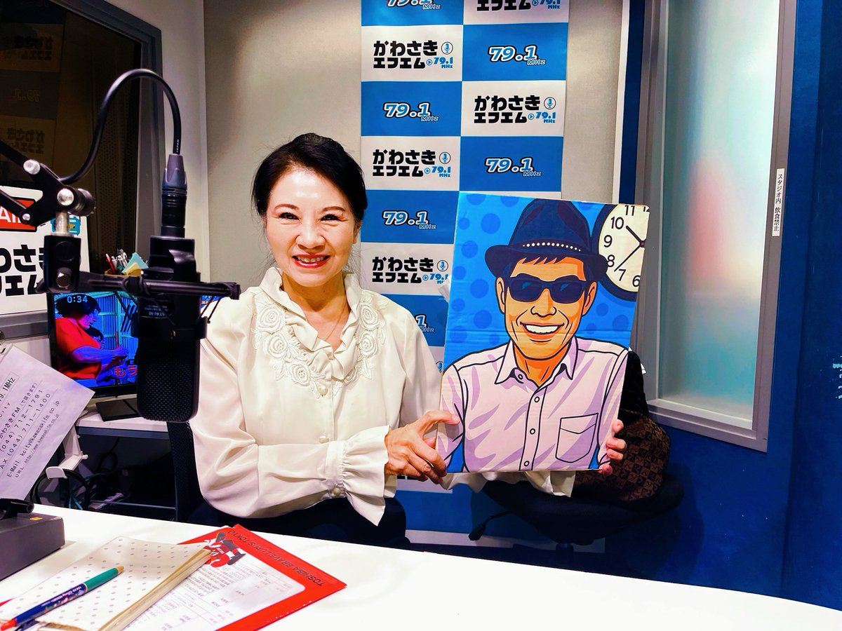 FMarrm's tweet photo. 一刀両断、生放送無事に終了しました。齊田貴士弁護士がお休みで丸山弁護士と長谷川弓子との2ショットトーク。
しまった！丸山先生の拡大パネル持ってくるべきだった！
顔の大きさが🤣🤣🤣
さて、明日も晴れるようで、その後また雨続きなんでしょうか？
皆様、体調管理、ご自愛くださいませ https://t.co/Joeairph0a