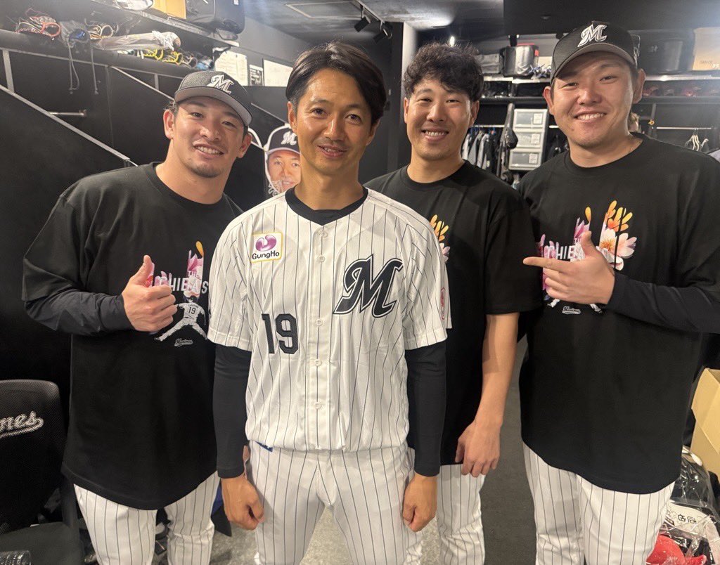 chibalotte_pr's tweet photo. チーム、ニュージーランド！
「西野さんの企画で、また行きましょう！」と #池田来翔 選手と #安田尚憲 選手。
#chibalotte #広報 #唐川侑己 #西野勇士 https://t.co/JJTBCF5kFk