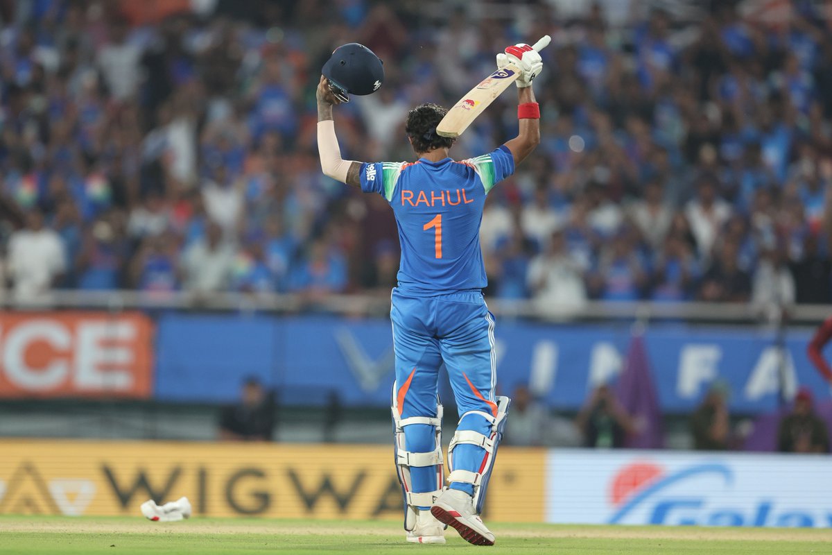 BCCI's tweet photo. The elegance 🤌
The milestone 💯
The celebration 🥳

📸 Picture-perfect frames from a spectacular9️⃣th ODI hundred by @klrahul 💙

#TeamIndia | #INDvWI | @mflone_ https://t.co/x3XViPrHAn