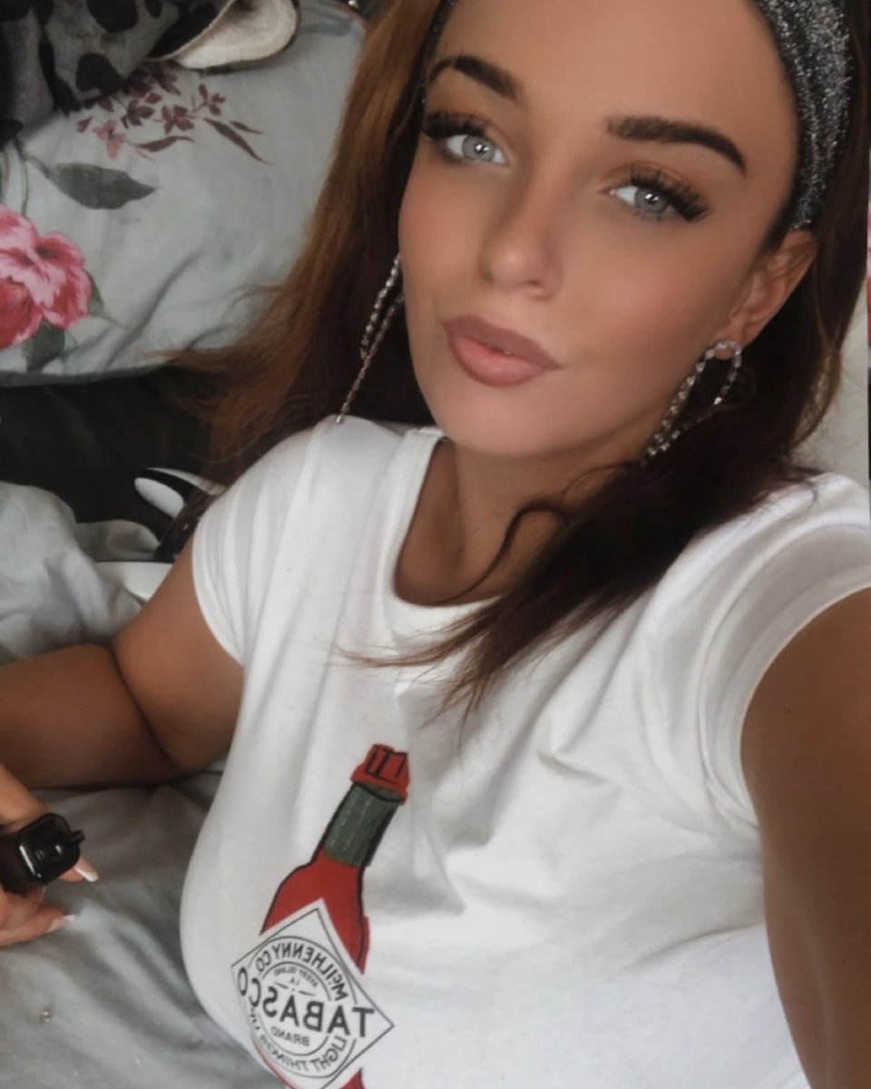 AluaModels's tweet photo. Meet a beautiful creator with a charm that’s hard to miss. ✨ She has a beauty and personality all her own, and there’s so much more to discover beyond the photos. Come say hi and send her a message on Alua today! 💕

💌 Alua : https://t.co/GnpYieNS2D

#Alua #AluaModel https://t.co/52vmmqmrTg