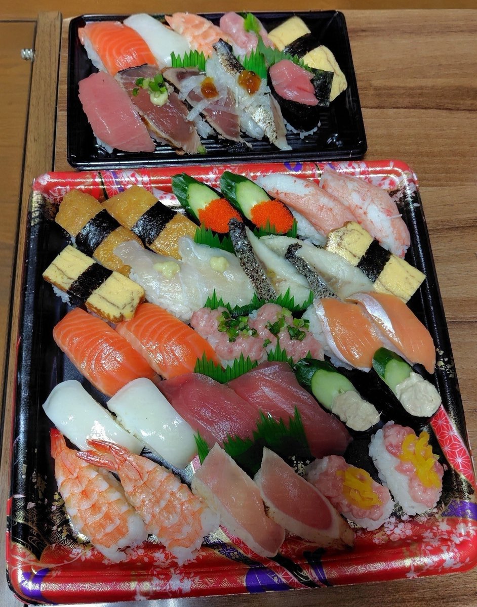 chinchodango's tweet photo. ギガ盛❤︎
お寿司🍣=͟͞🍣
#小僧寿し https://t.co/u8dANI9BL1