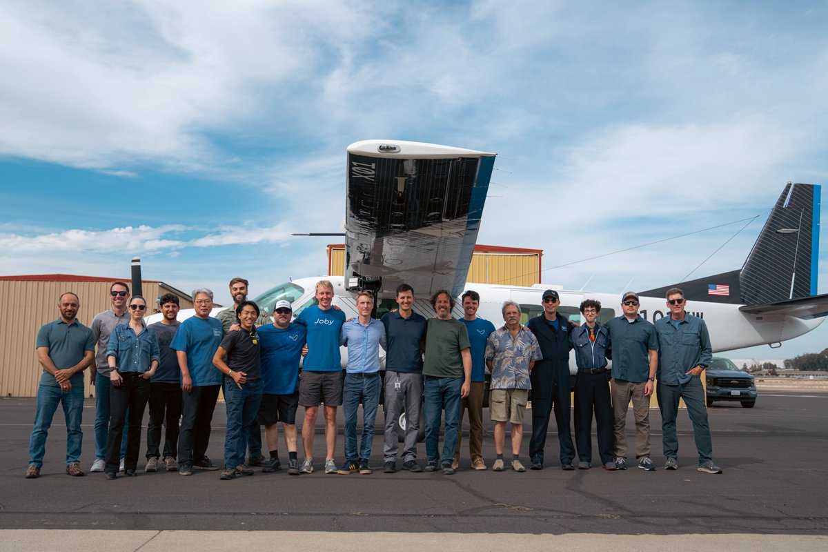 jobyaviation's tweet photo. The aircraft is autonomous. The smiles are all human. 

Welcome home, J208. 

Coast to coast to coast, complete. 🇺🇸 �� https://t.co/cBbqSEMJ5G