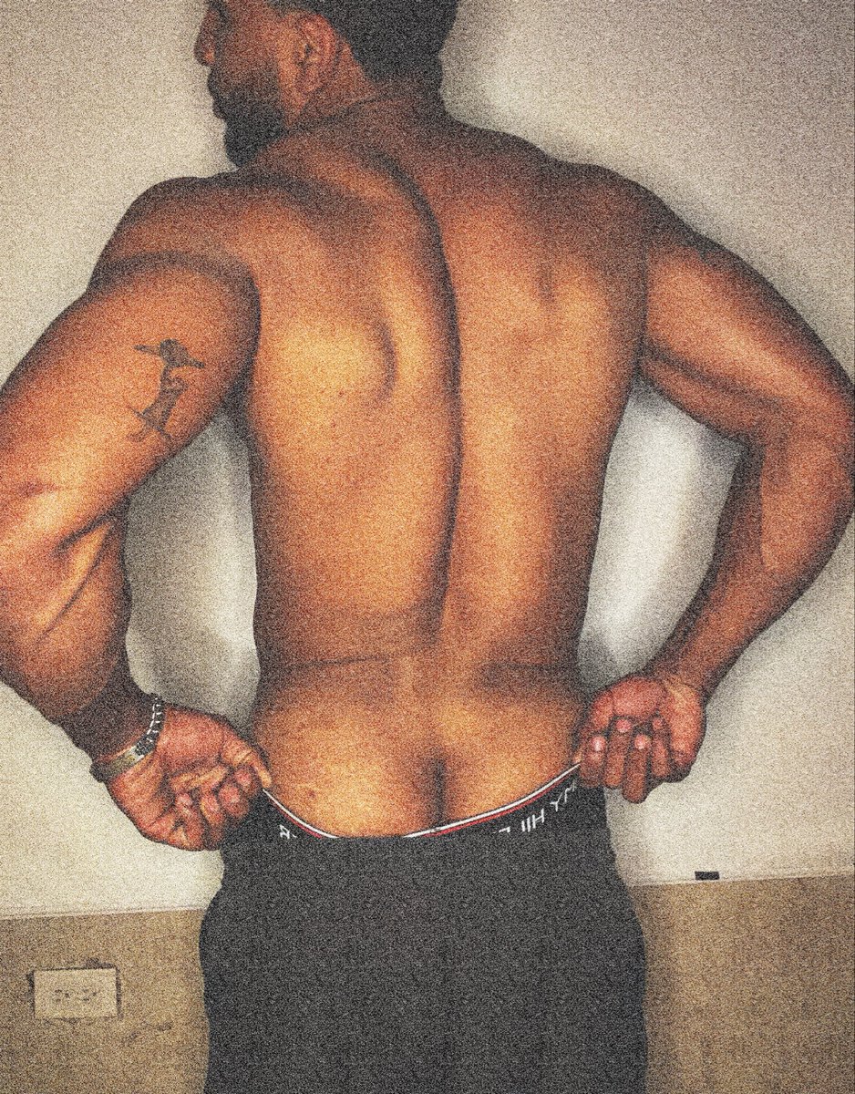 ANDYHARRYvzla2's tweet photo. Como me prefieres de espaldas o de frente? 🍆🍑 https://t.co/PVh1pNHpB3