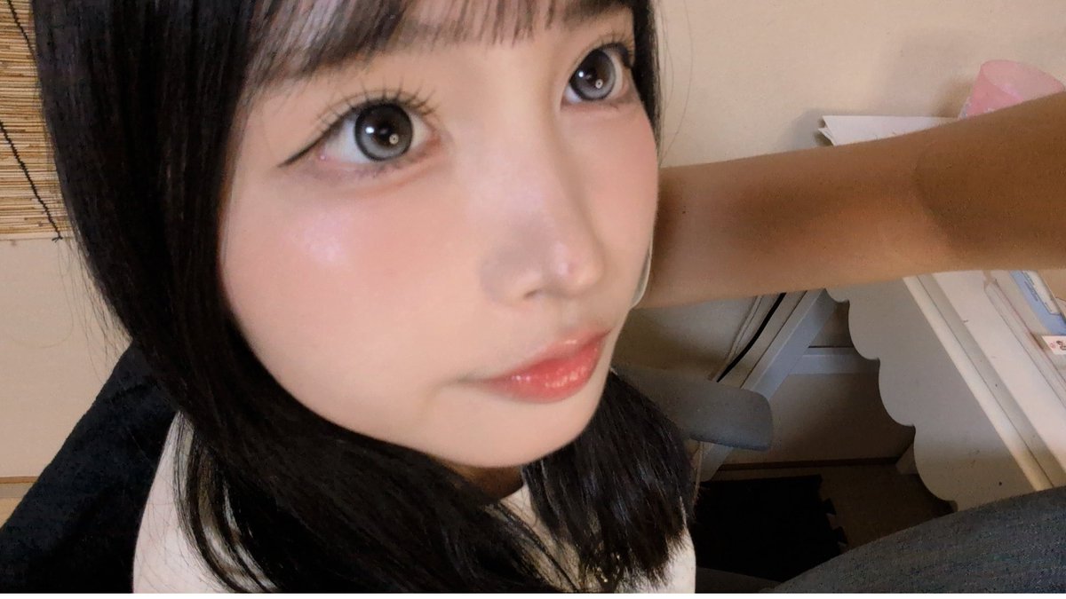 rinon__0720's tweet photo. みんなこんばんは！！
今日もお疲れ様でした꒰՞ ܸ. .ܸ՞꒱♡

オンラインレッスン1日目🎀
学ぶことが沢山ありました✩.*˚

自分の課題を明確に教えていただいたので、
自分の中で上手く処理して
成長していけたらなー、と！🙂‍↕️

そしてSNS毎日更新頑張ります！
今日のりのんも👈🏻

#女子高生ミスコン https://t.co/mGfxCnZid5