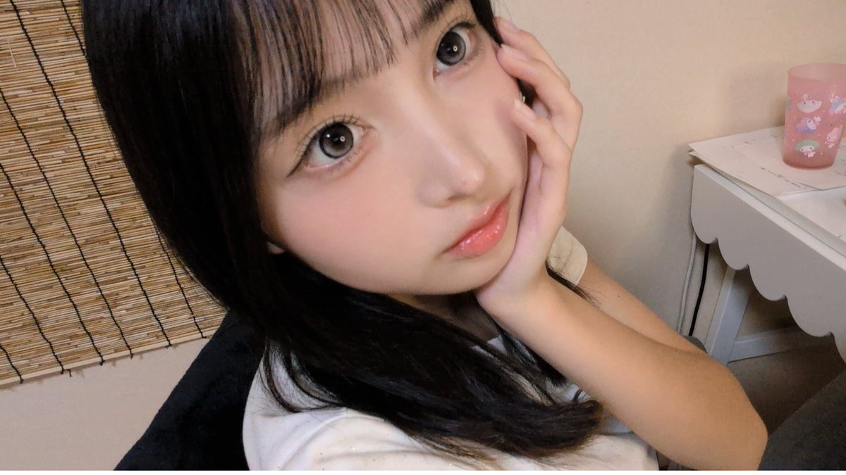 rinon__0720's tweet photo. みんなこんばんは！！
今日もお疲れ様でした꒰՞ ܸ. .ܸ՞꒱♡

オンラインレッスン1日目🎀
学ぶことが沢山ありました✩.*˚

自分の課題を明確に教えていただいたので、
自分の中で上手く処理して
成長していけたらなー、と！🙂‍↕️

そしてSNS毎日更新頑張ります！
今日のりのんも👈🏻

#女子高生ミスコン https://t.co/mGfxCnZid5