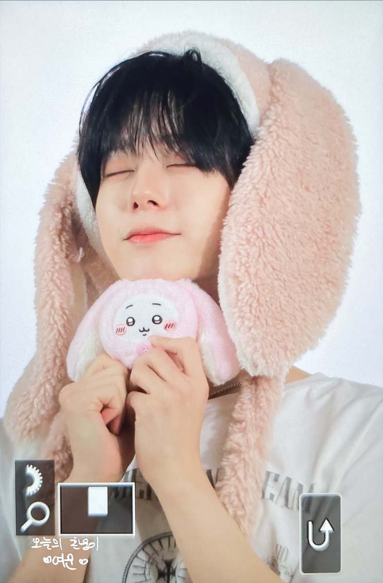 Stay_in_Dream's tweet photo. 261003 #오늘의환웅이

왤케귀엽지.......................

#원어스 #환웅 #ONEUS #HWANWOONG https://t.co/PNvH0xHUAO