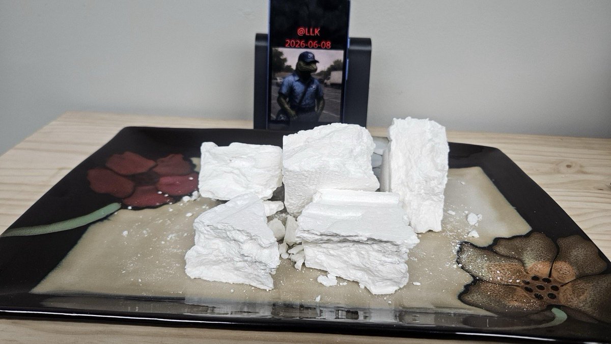 arivaronil10's tweet photo. Hello ladies and gentlemen, man does not live by bread alone. #drugtwt https://t.co/fVr0LlJOn4
