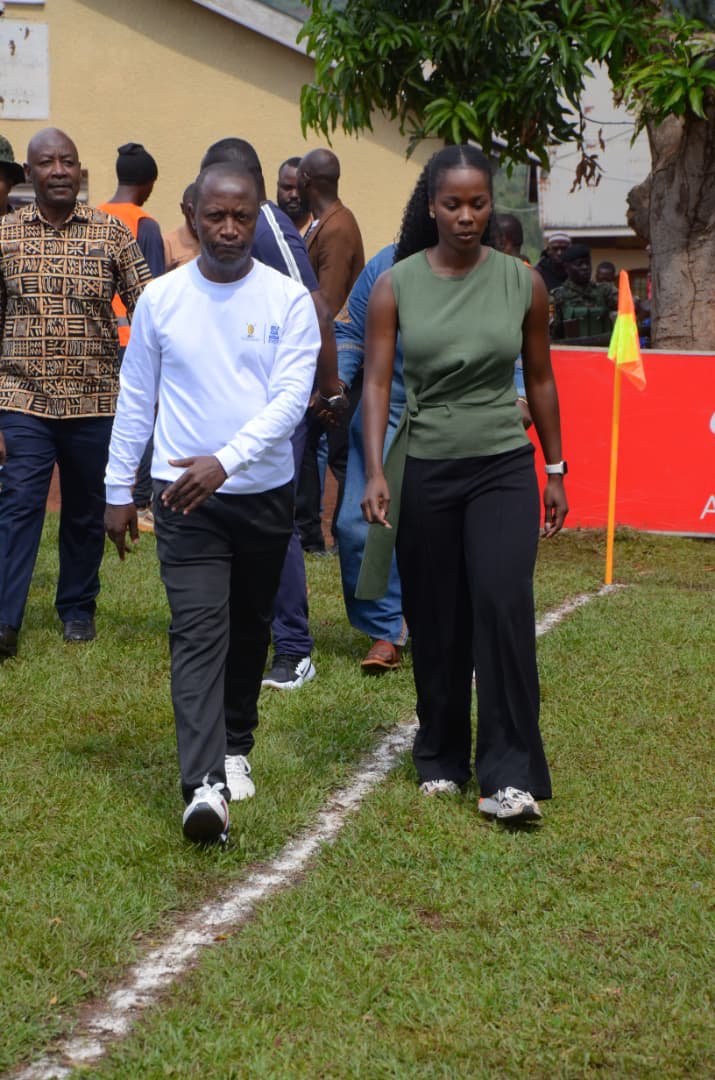 BugandaKingdom_'s tweet photo. Empaka z'amasaza ga Buganda. 

Omumbejja Katrina Ssangalyambogo ye mugenyi ow'enjawulo ku mupiira gwa Butambala nga ettunka ne Gomba mu mpaka z'amasaza e Kibibi, oluzannya olw'okuddingana mu luddirira olw'akamalirizo. https://t.co/q6DfL1XBMF