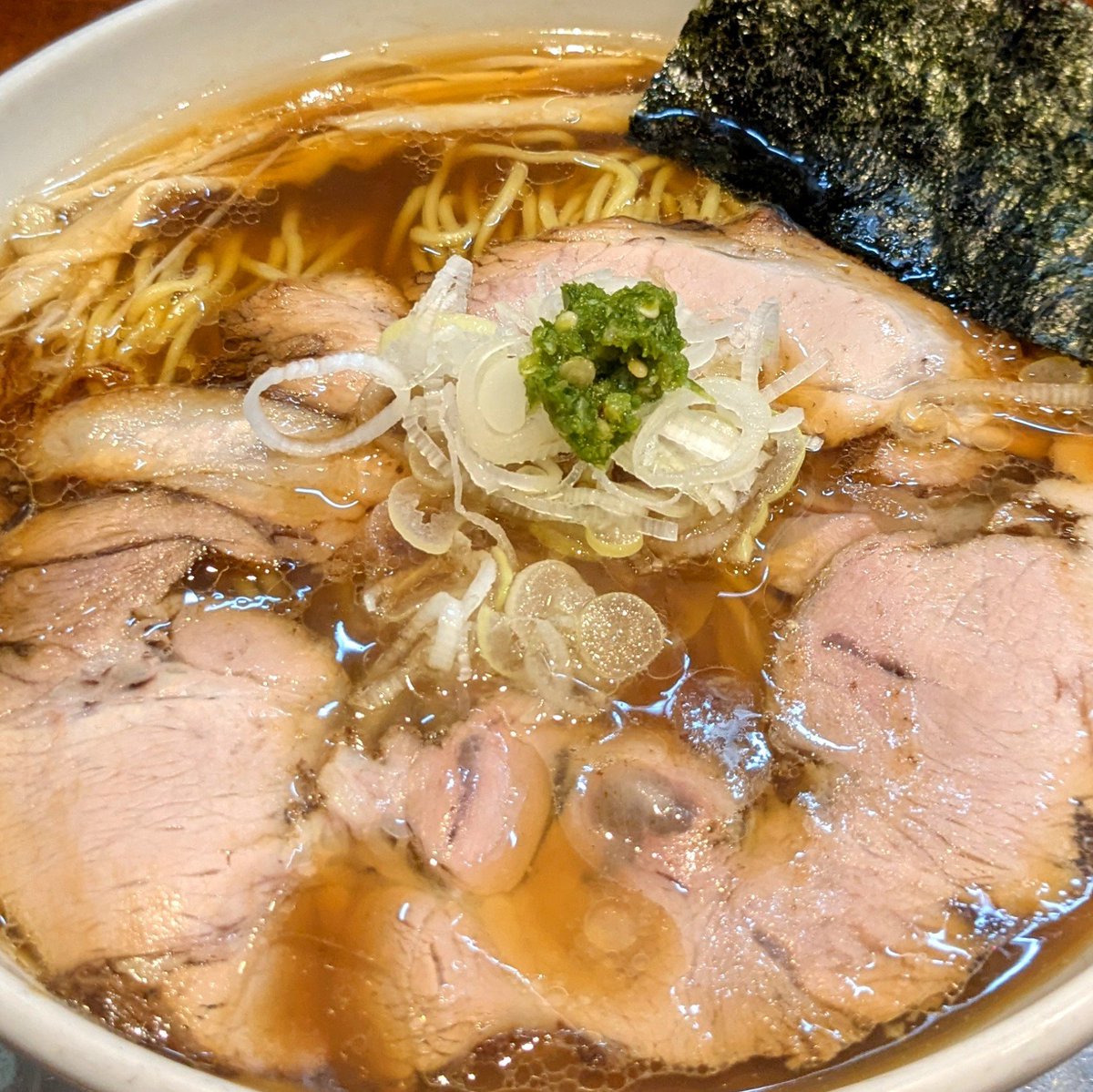 Dr_Segel's tweet photo. がんこ立川！清湯も濁りも牡蠣！
ど濃厚な濁り牡蠣汁はいつも最高にうまい！清湯は醤��のしょっぱさレベル8で注文、ピリっとするほど塩辛く��き刺さるような醤油がウメェっ、それに負けない牡蠣の香りと旨味！そこらのラーメンこんなしょっぱくしたら飲めないよ、なのにこれは止まらなくなるからすごい https://t.co/N1cGCxa3q7