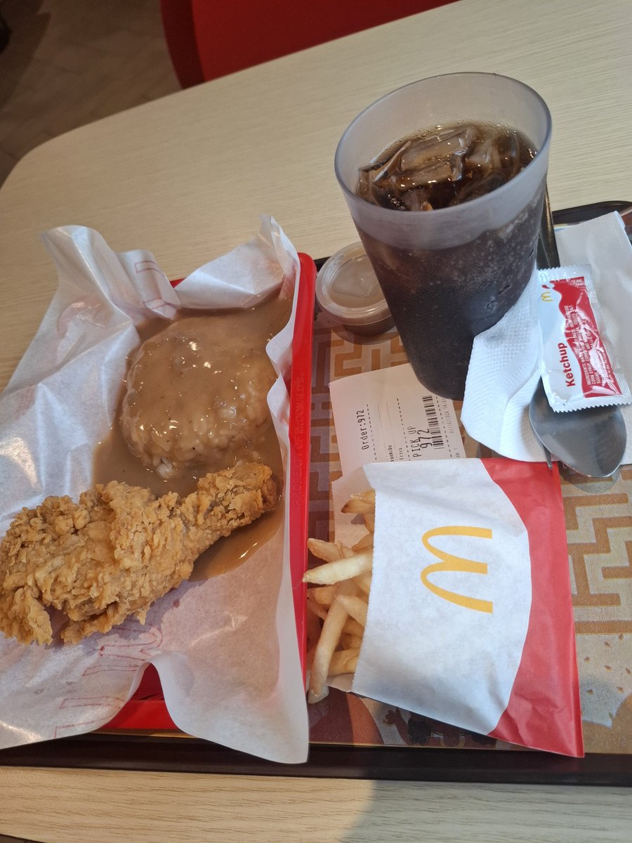 xandz34's tweet photo. Pov: when you're out of budget! P99 only 🍗🍟🥤🍚
#mcdo #lunch #break #mcdoph #atain....
📷 Oct 2 2026 @McDo_PH https://t.co/3M21gBFKQY
