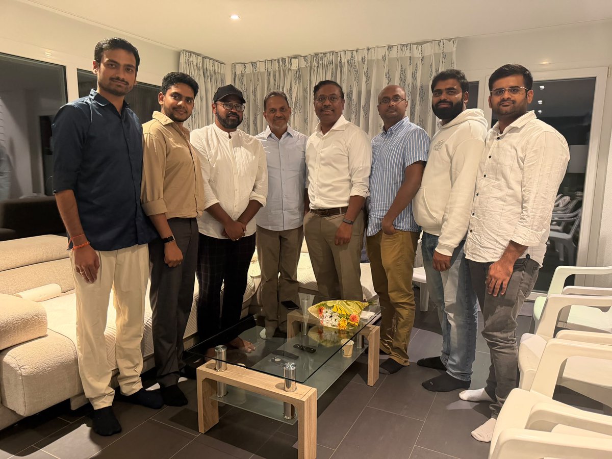 ImSVSatishReddy's tweet photo. స్విట్జర్లాండ్ పర్యటనలో భాగంగా స్విట్జర్లాండ్, జర్మనీకి చెందిన వైఎస్సార్‌సీపీ నాయకులు &amp; కార్యకర్తలను కలుసుకోవడం ఎంతో ఆనందంగా అనిపించింది. 
మీ ఆత్మీయత, అభిమానం, పార్టీ పట్ల మీ నిబద్ధత ఎంతో సంతోషాన్నిచ్చాయి.
మీ ప్రేమాభిమానాలకు హృదయపూర్వక ధన్యవాదాలు. 🙏 https://t.co/hikhoWA0iW