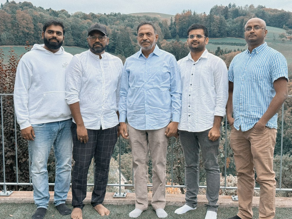 ImSVSatishReddy's tweet photo. స్విట్జర్లాండ్ పర్యటనలో భాగంగా స్విట్జర్లాండ్, జర్మనీకి చెందిన వైఎస్సార్‌సీపీ నాయకులు &amp; కార్యకర్తలను కలుసుకోవడం ఎంతో ఆనందంగా అనిపించింది. 
మీ ఆత్మీయత, అభిమానం, పార్టీ పట్ల మీ నిబద్ధత ఎంతో సంతోషాన్నిచ్చాయి.
మీ ప్రేమాభిమానాలకు హృదయపూర్వక ధన్యవాదాలు. 🙏 https://t.co/hikhoWA0iW