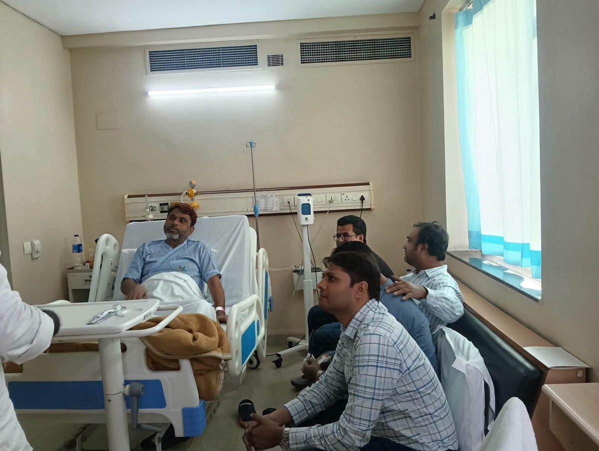 AkhtarulImanMLA's tweet photo. आज #दिल्ली में AIMIM प्रदेश अध्यक्ष सह विधायक अख्तरूल ईमान साहब से मुलाकात किए! अलहम्दुलिल्लाह सभी के दुआओं से ICU से जेनरल रूम में आगये हैं। साथ में सर्वर आलम साहब वे  राष्ट्रीय प्रवक्ता आदिल हसन साहब, किशनगंज जिला अध्यक्ष गुलाम हसनैन साहब .... भी मौजूद रहे।
#Admin https://t.co/e4lM8mEOL8