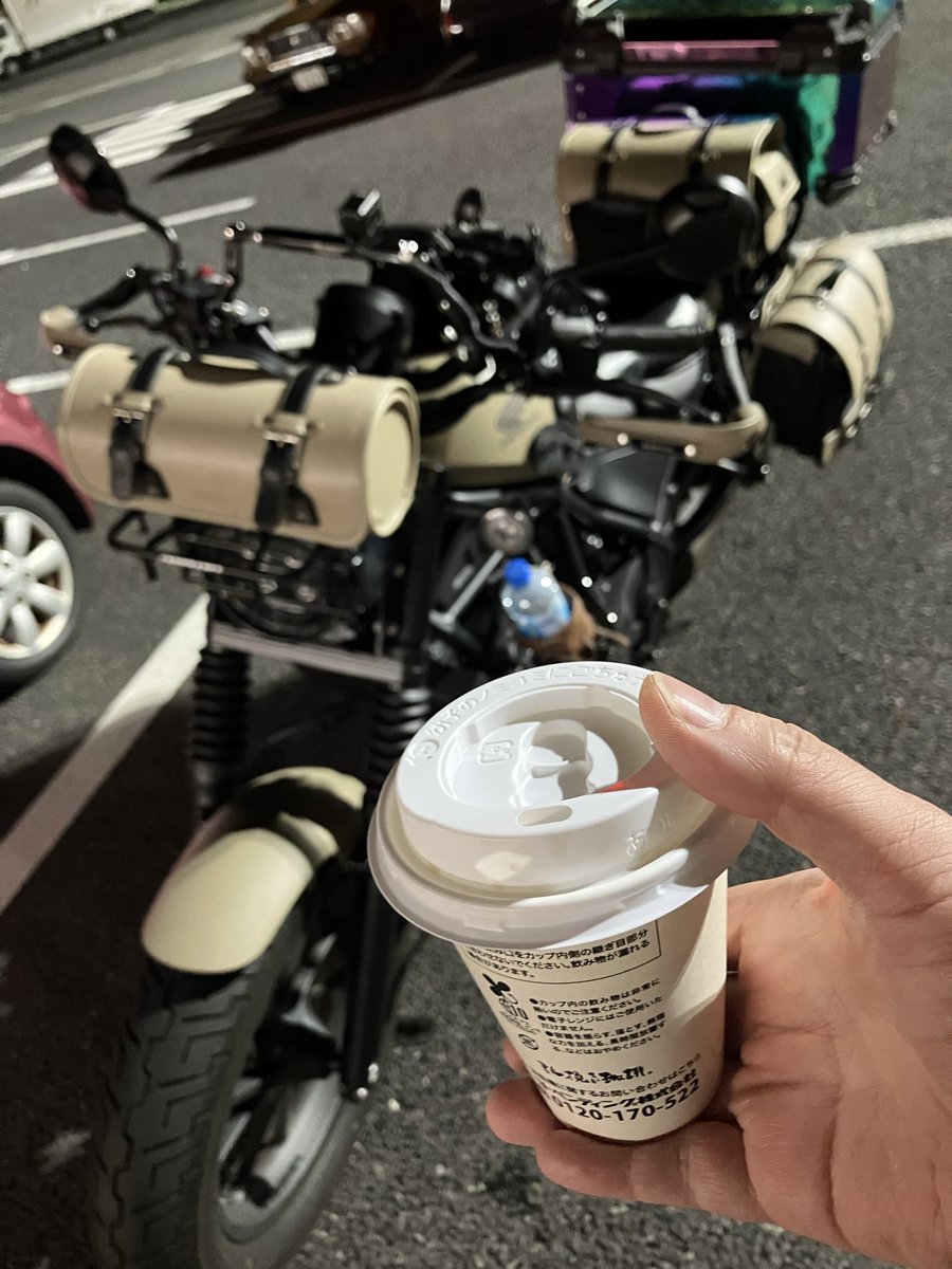 yagakosan's tweet photo. 寒いと腹が減るので針テラスで晩飯(2回目)
そして寒い中バイク転がすと温かい珈琲がエリクサーになるんじゃよ https://t.co/MNuNhPoxwY