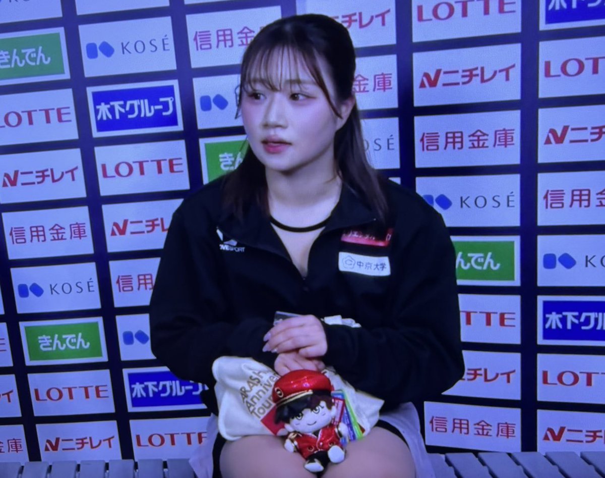 sakuramochishio's tweet photo. 櫻井翔くんの大ファンであるフィギュアスケートの河辺愛菜選手、翔ぬい膝の上に乗せててかわいい　櫻井くんに届いてほしい https://t.co/TxVTZIFeDb
