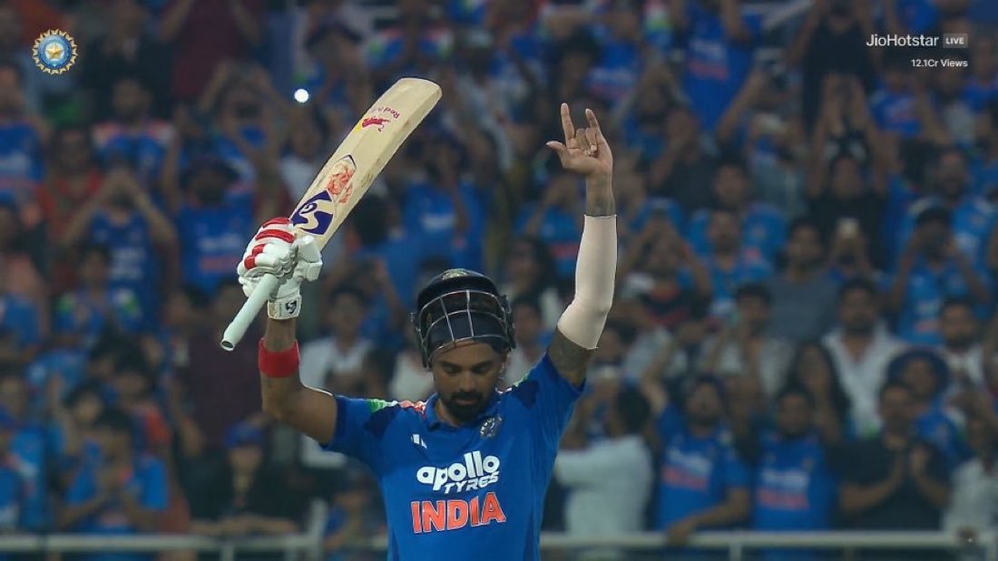 ChikuTalks_15's tweet photo. Team India at one stage 4/2 from then they posted 351/7 on the board - A remarkable efforts by Team India's batters! 🇮🇳

West Indies needs to chase down 352 runs to win the Match. 🫡 https://t.co/JaAbmQDLQF