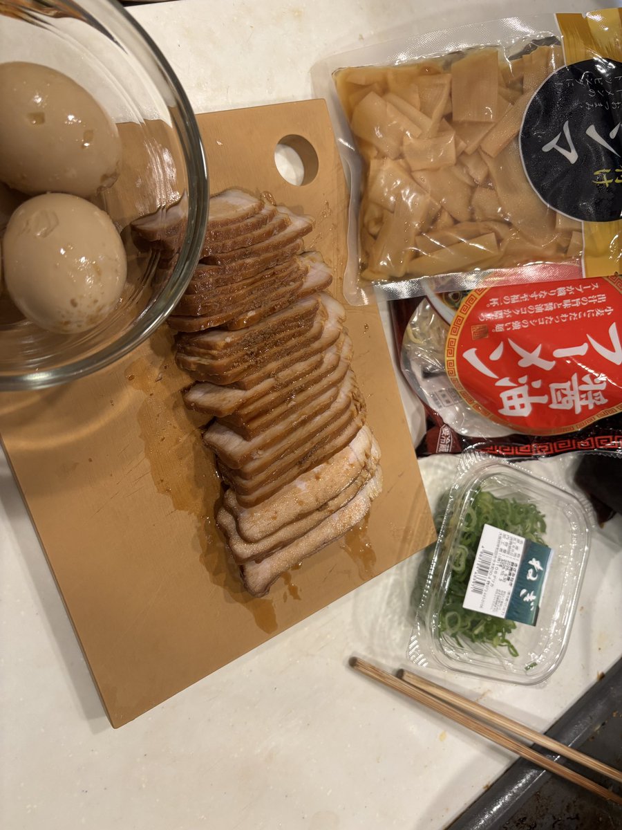 Kanan0v0's tweet photo. チャーシュー麺錬成しました https://t.co/XrRE2rTxD1
