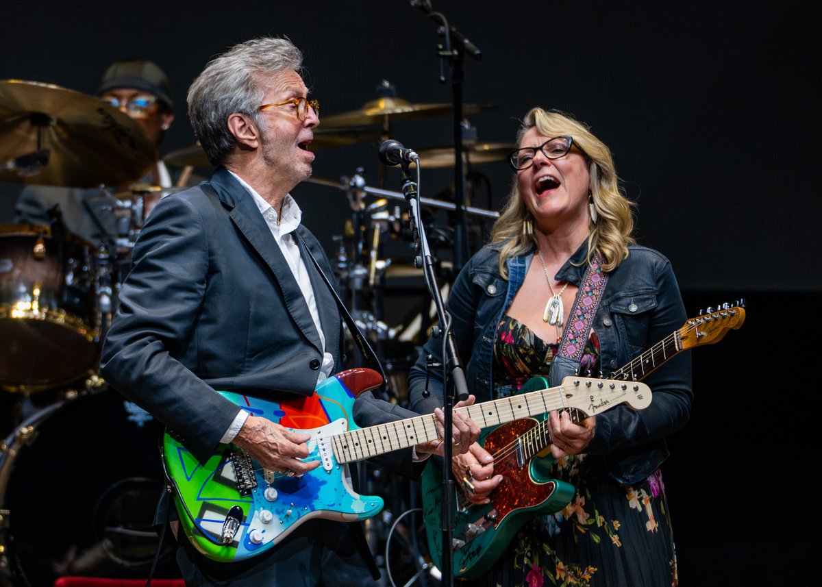 BluesRockReview's tweet photo. Eric Clapton and Susan Tedeschi at the 2026 Crossroads Guitar Festival
https://t.co/PPtO3dVwou
📷 David Brendan Hall for Eric Clapton's Crossroads Guitar Festival 2026 https://t.co/hOnAaq0pu8