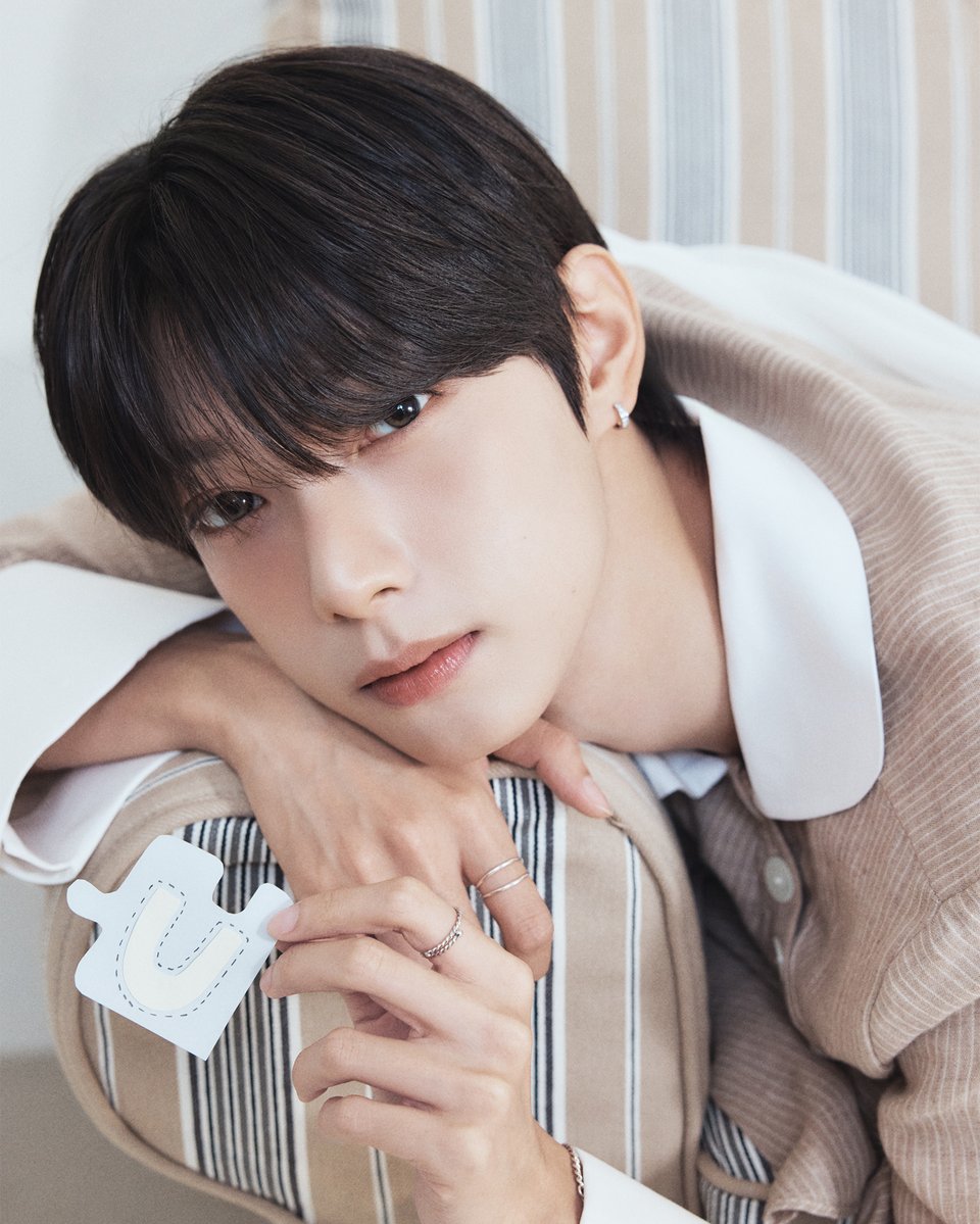 flareu_official's tweet photo. FLARE U 2nd Mini Album [ℒ𝒪𝒱ℰℋ𝒪𝒪𝒟]
Concept Photo "𝕃𝕆𝕍𝔼 𝕆'ℂ𝕃𝕆ℂ𝕂" 🕰️

₊˚⊹ᰔ 2026. 10. 14. 6PM (KST) 

#FLAREU #플레어유 
#최립우 #CHUEILIYU 
#LOVEHOOD https://t.co/njfo8aO8AN