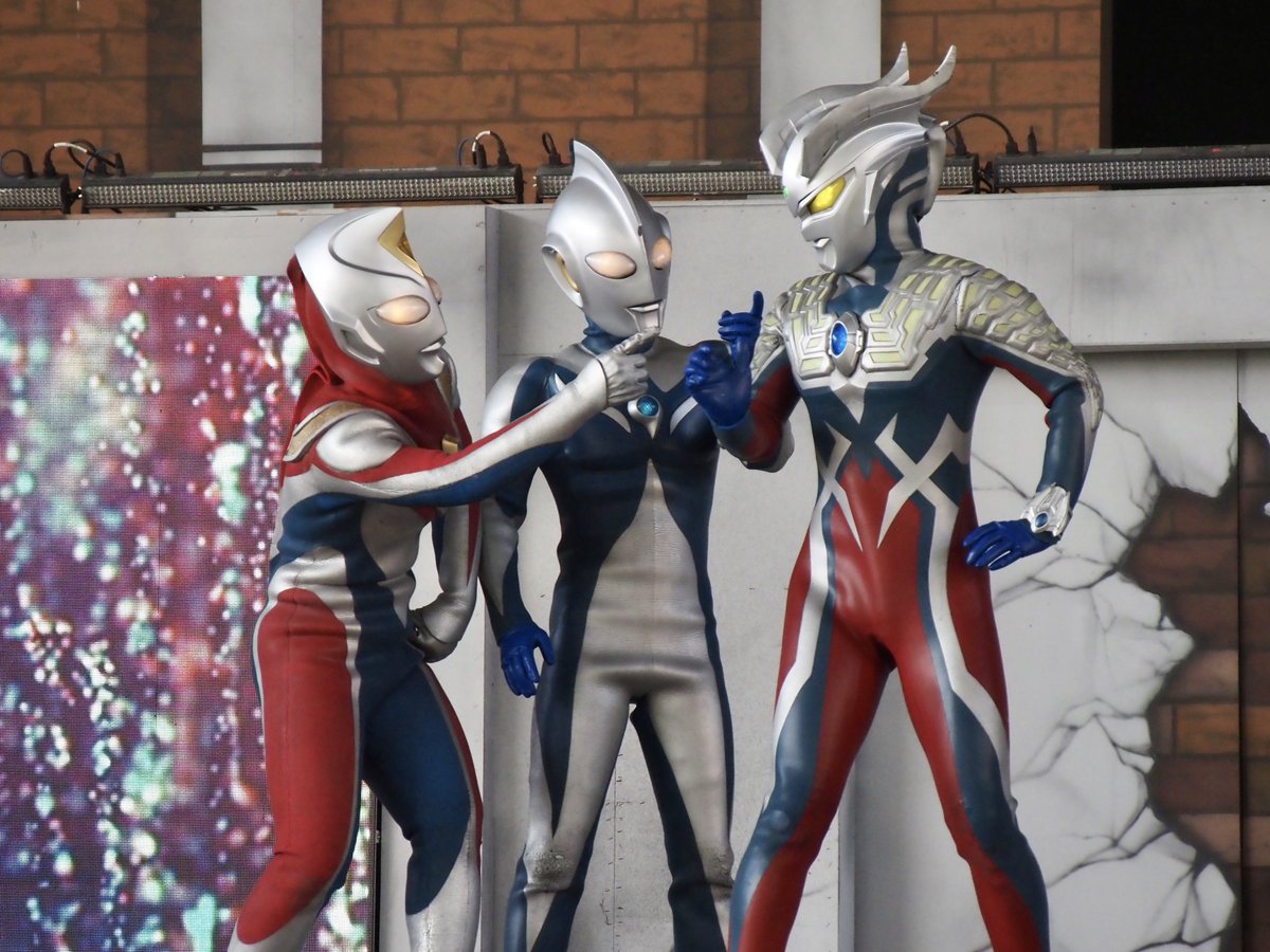 kurowoku's tweet photo. ゼロも大先輩になってしまったので、ニュージェネの新人ウルトラ達と違って、しっかりとゼロにツッコミ入れられるサーガ組の関係性いいね

#グリーンランド　#ウルトラマンゼロ　
#ウルトラマンダイナ  #ウルトラマンコスモス https://t.co/Xd2irnC8L9