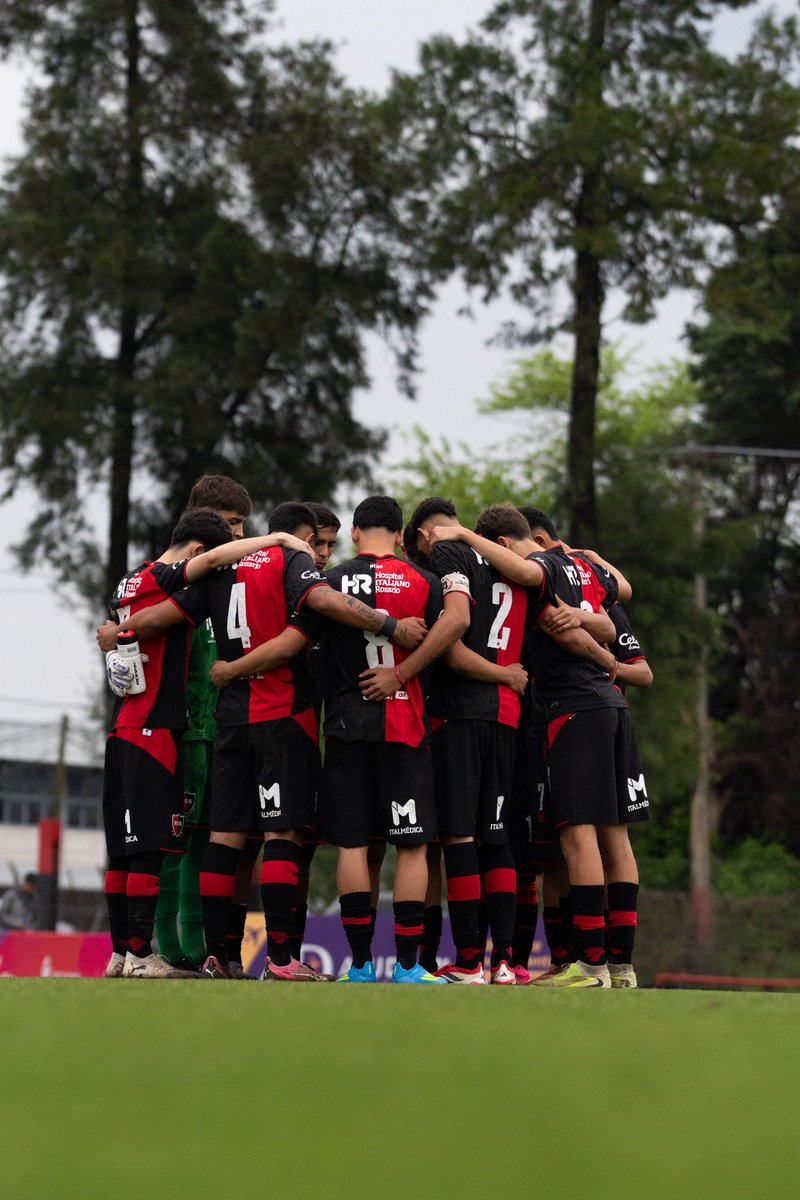 NewellsJuvenil's tweet photo. #JuvenilesLPF #7ma | ¡Al descanso en ventaja! 💪🏻

#VamosNewells❤️🖤 https://t.co/PKjLN5KsY1