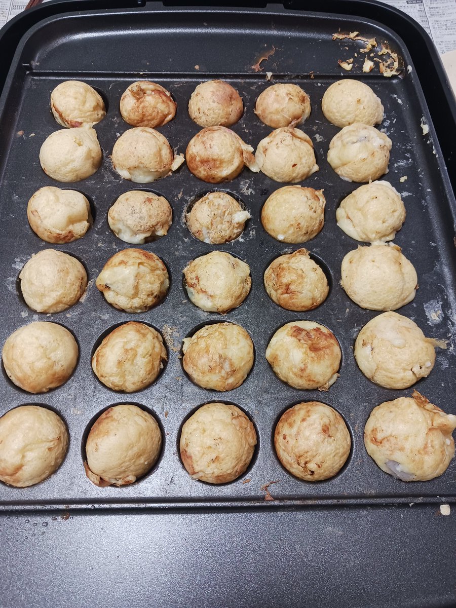 gennchann's tweet photo. 本日は巨人零封もとい、マジック0を祈念して勝利のタコ焼きを焼いておりました～。
念ずれば花開く。
しかしこれ見たら鉄板の熱伝導がようわかりますな。。。
#阪神タイガース https://t.co/vcD6JsBVql