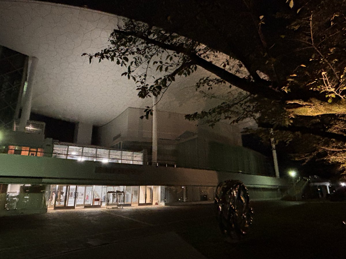 haniwabanana's tweet photo. 近いので来てしまった！
明日ここに稲葉さんがくるのか…
チケットがないから直前頑張ろう https://t.co/Vz4iJzuEo8