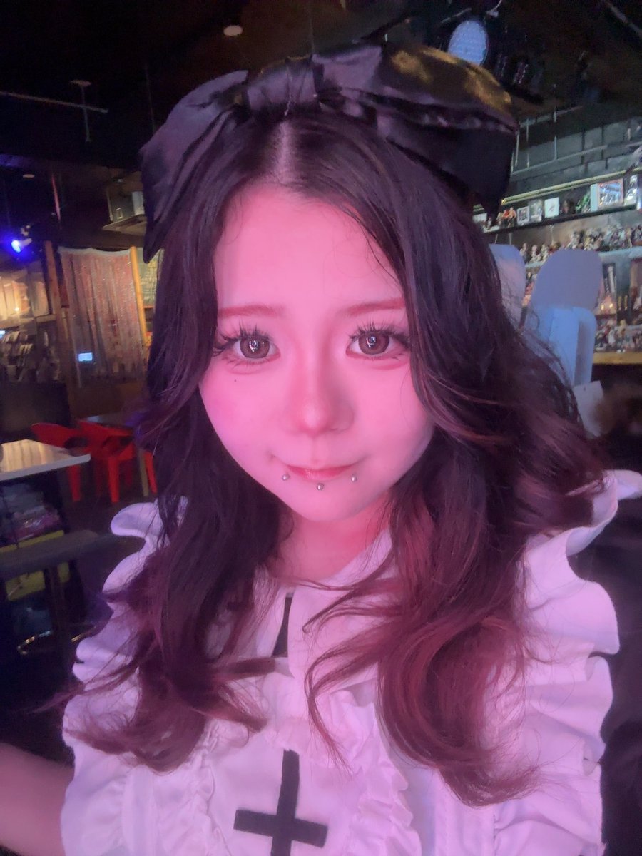 yyuuki_UNREAL's tweet photo. 出勤してます！

今日も地毛です〜🫶色落ちしてきて変な色になって��т т

久しぶりにメイド服も着てみた> ̫ <👍🏻 https://t.co/WQ5aEpw0jz