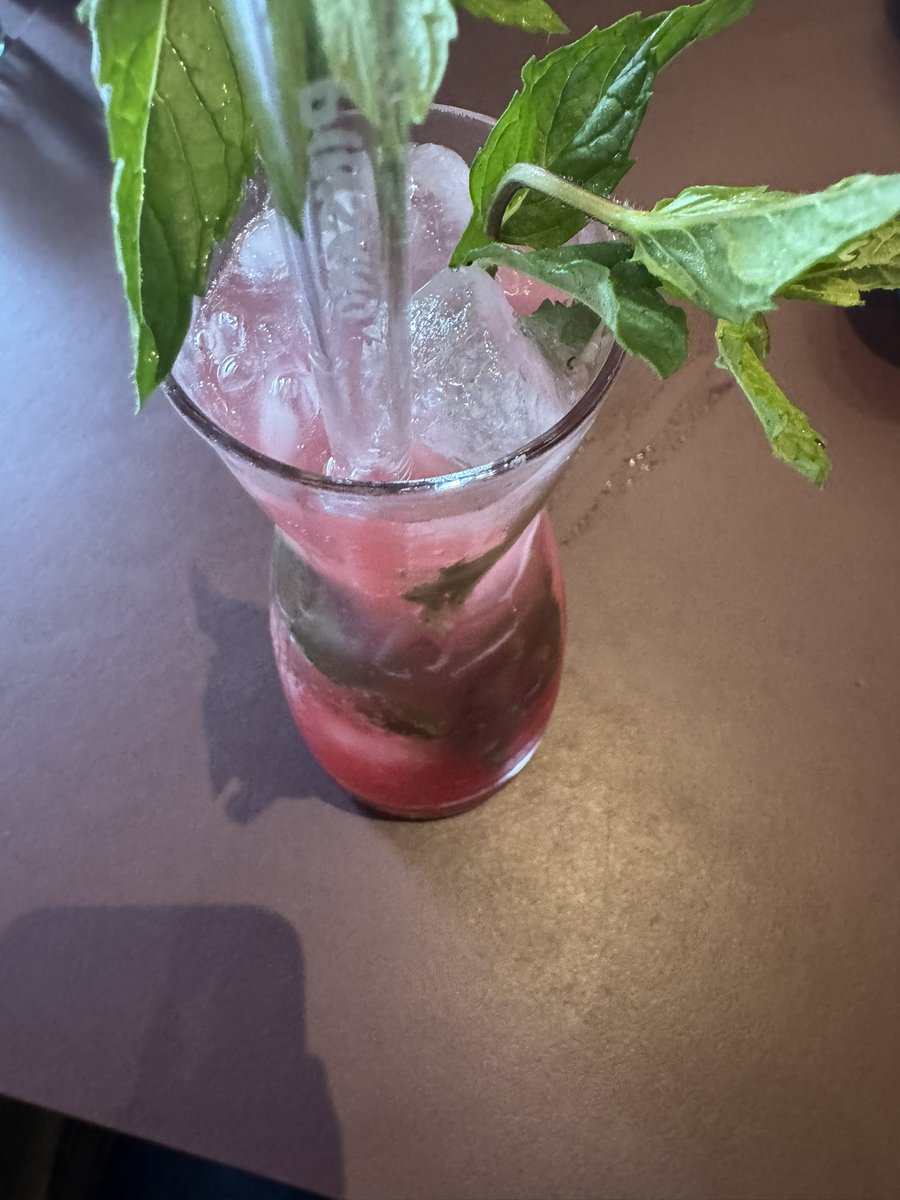 susiegasterrr's tweet photo. Drink so good it almost made me cum https://t.co/ZvVymMTAq9