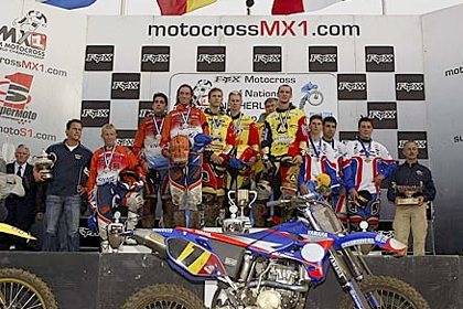 mxgpstatistics's tweet photo. Vandaag is het 22 jaar geleden dat de Motocross of Nations werd verreden op het circuit van Lierop. Belgie wist in 2004 te winnen voor Nederland en Frankrijk #MXGPStatistics #Beup2date #PoweredbyKEMCO #KEMCOMotorsportArchives #MXGP #Onbekend https://t.co/fU5oMdRrrT