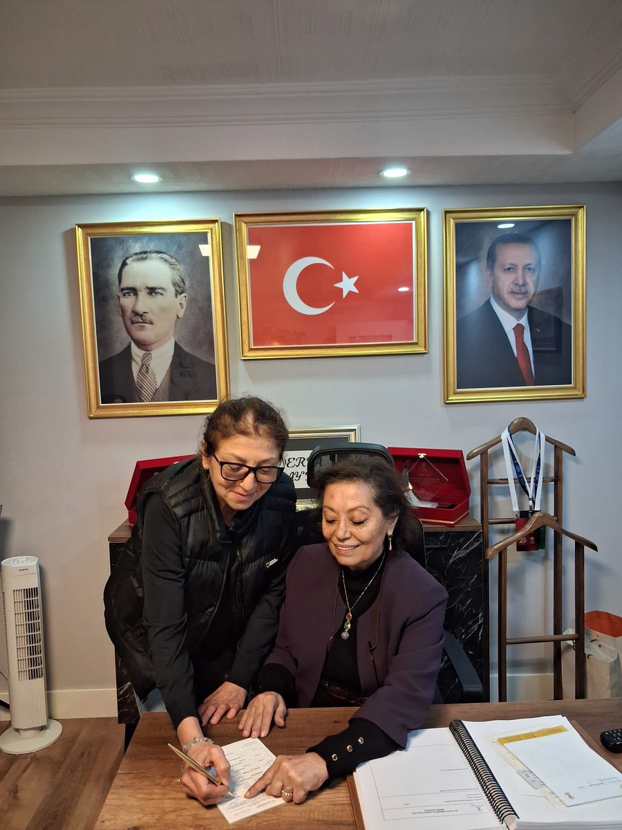 akcankayakadin1's tweet photo. Güçlü Türkiye hedefiyle çıktığımız bu yolda, ailemiz her geçen gün daha da büyüyor. 🇹🇷

Partimize katılarak gönül birliği kurduğumuz kıymetli yeni üyelerimize aramıza hoş geldiniz diyor; birlikte daha büyük hedeflere ulaşmak için çıktığımız bu yolda başarılar diliyoruz. 🤝 https://t.co/N1bk3sl36l