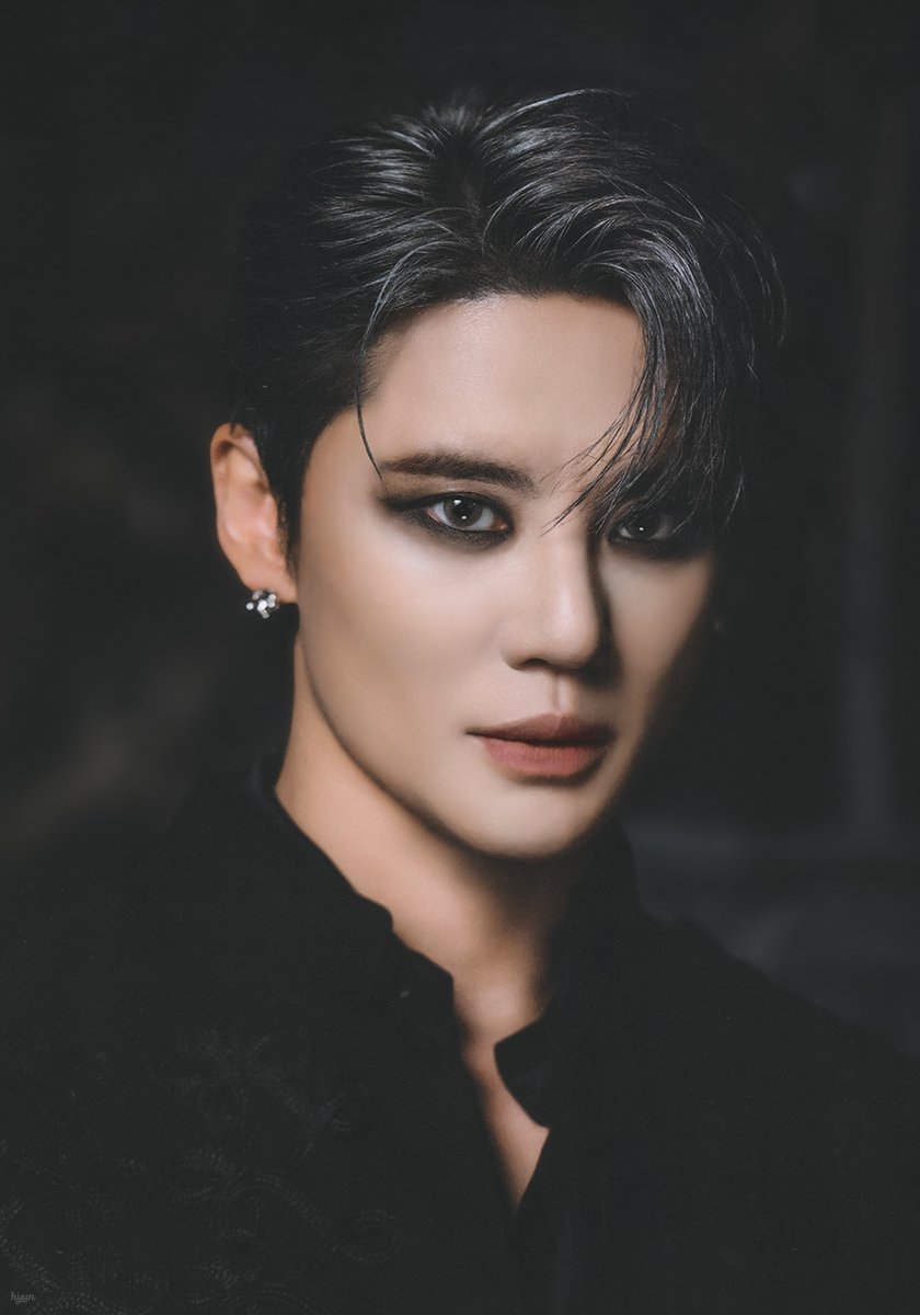 1215_hyun's tweet photo. 🖤✨
#샤토드 #김준수 https://t.co/EGZlhvllnB