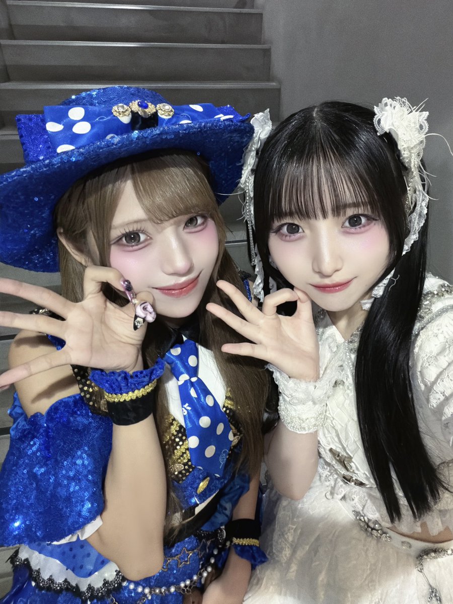 tenka_nanakoro's tweet photo. TENRINさん
音瀬歩兎さん💚(＠Alto_TENRIN )
甘音ゆあさん💛(＠Amane_TENRIN )
とお写真を撮っていただきました！📸

歩兎さん！衣装を着させていただきありがとうございます！たくさんお話しできて嬉しかったです！またお互いの好きなものとかいっぱいお話ししたいです！♡

ゆあさん！衣装を着ていただきありがとうございます！派手な衣装も着こなしてて流石です（ ;  ; ）✨カバーのときにゆあさんのパートを歌わせていただいたのですが難しくて本当にすごいなってなりました！

改めましてツーマンライブありがとうございました！また大阪でもよろしくお願いします♪💙🐙